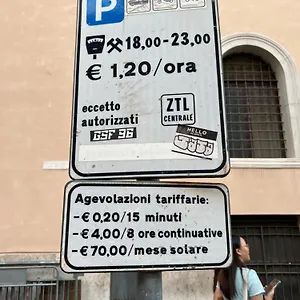 https://aphrodite-apartment-piazza-venezia.it-romehotels.com